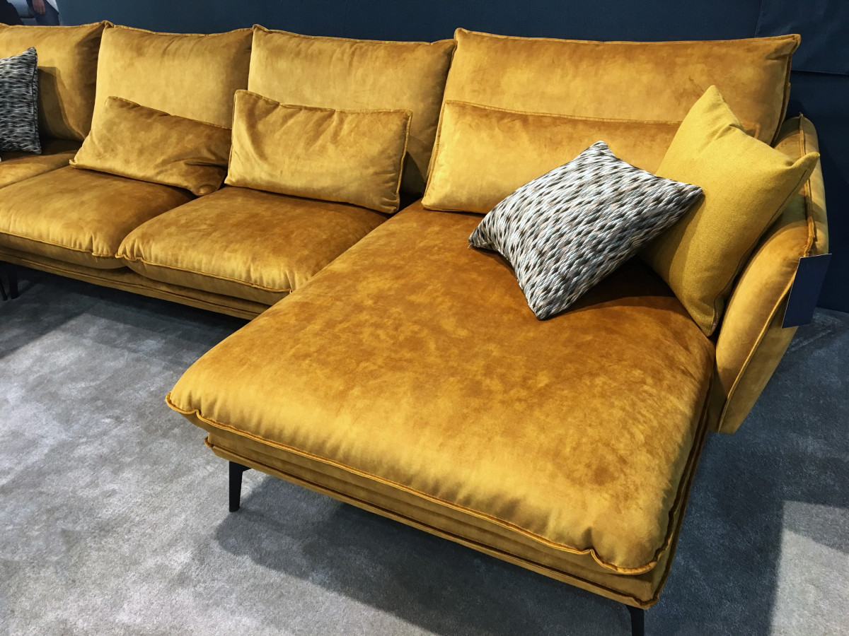 Woman Comes Up With Genius Hack For Getting Couch Cusion Covers Back On