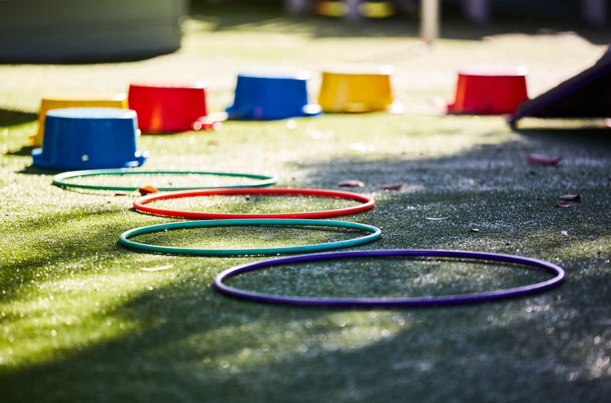 Woman Uses Hula Hoops to Create Perfect and Decorative Vine Support for