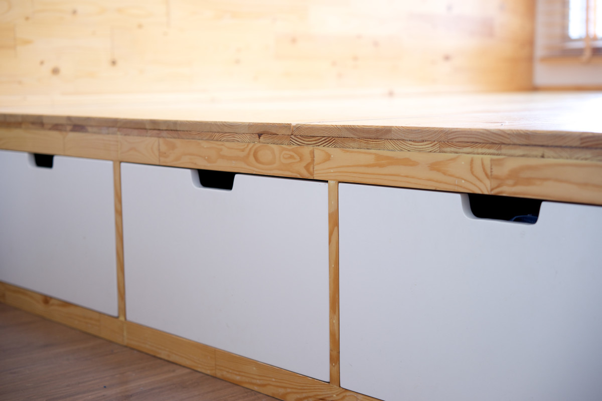 Woman Uses Ikea Kallax Units to Make Her Own Storage Bed Dengarden