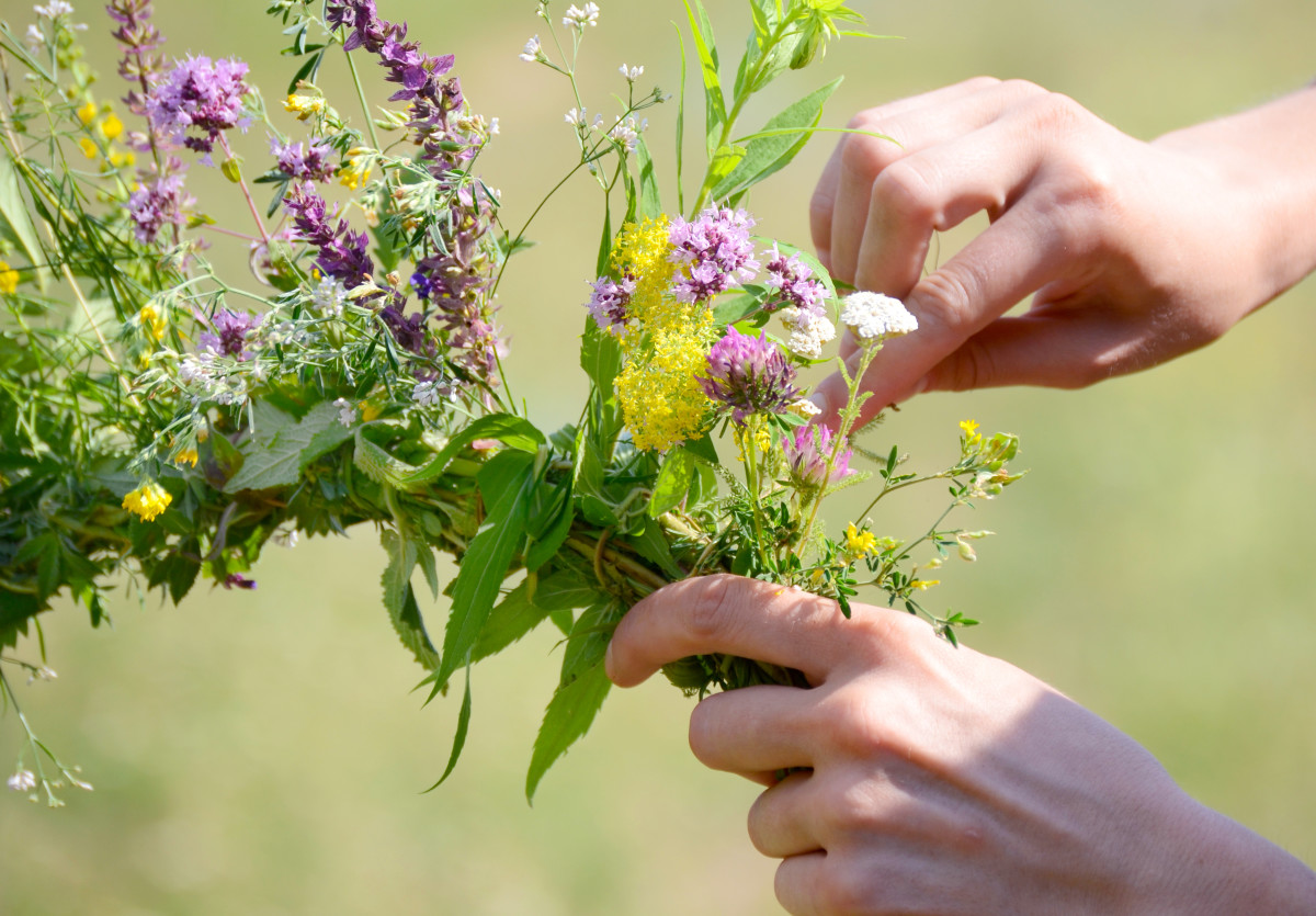 This Realistic DIY Gladiolus Door Wreath Looks Just Like Actual Flowers