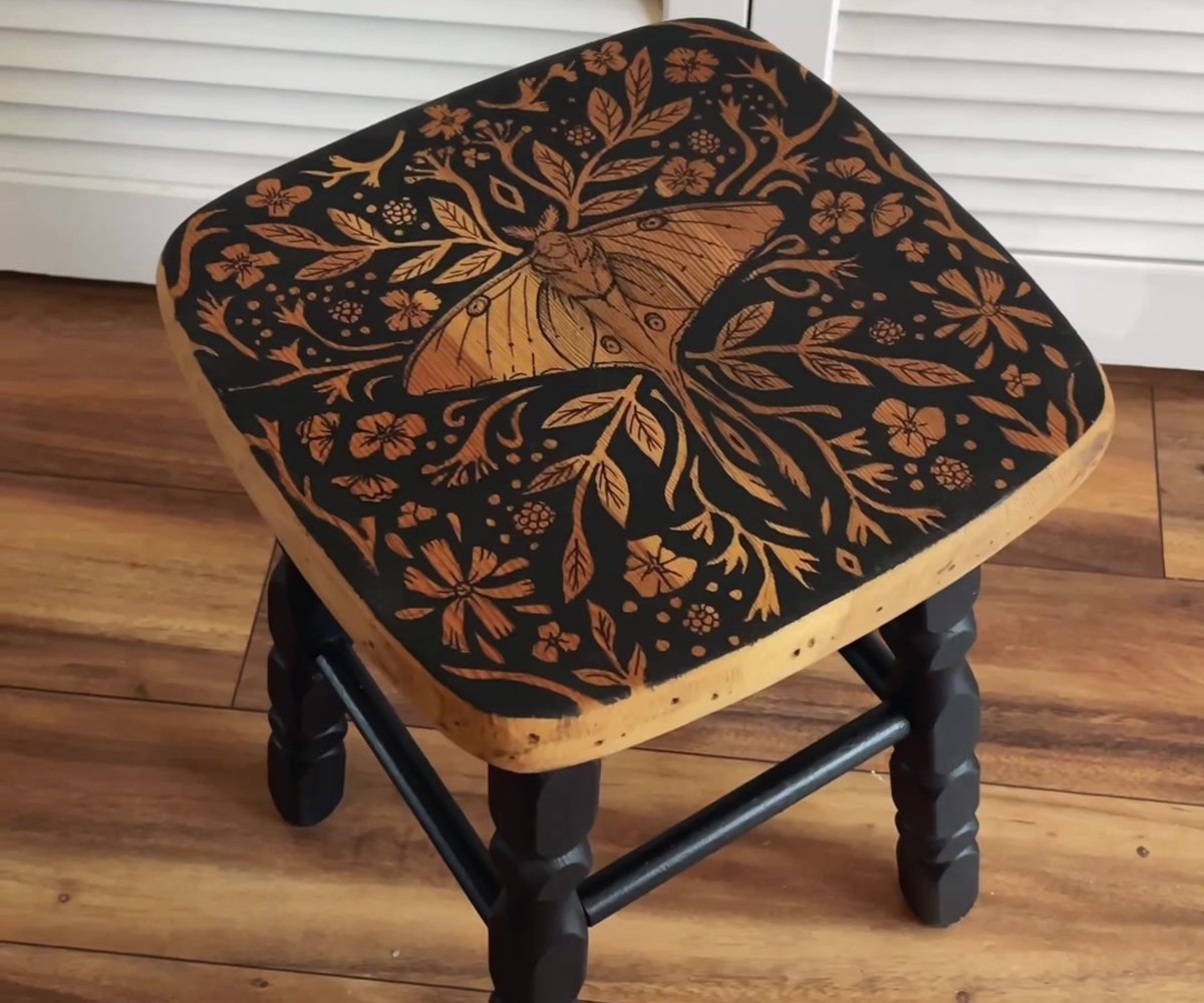 antique accent stool        
        <figure class=