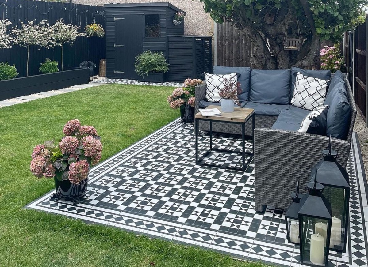 This UK Woman's Backyard Oasis Has Tile and It's Absolutely Perfect