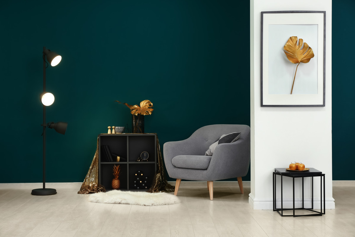 Woman Makes Strong Case For Painting Bedrooms Dark Green - Dengarden News