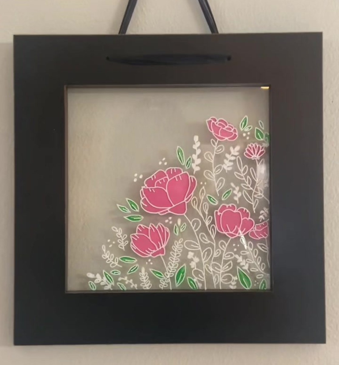Woman Transforms Old Frame Into a Piece of Decor With Paint