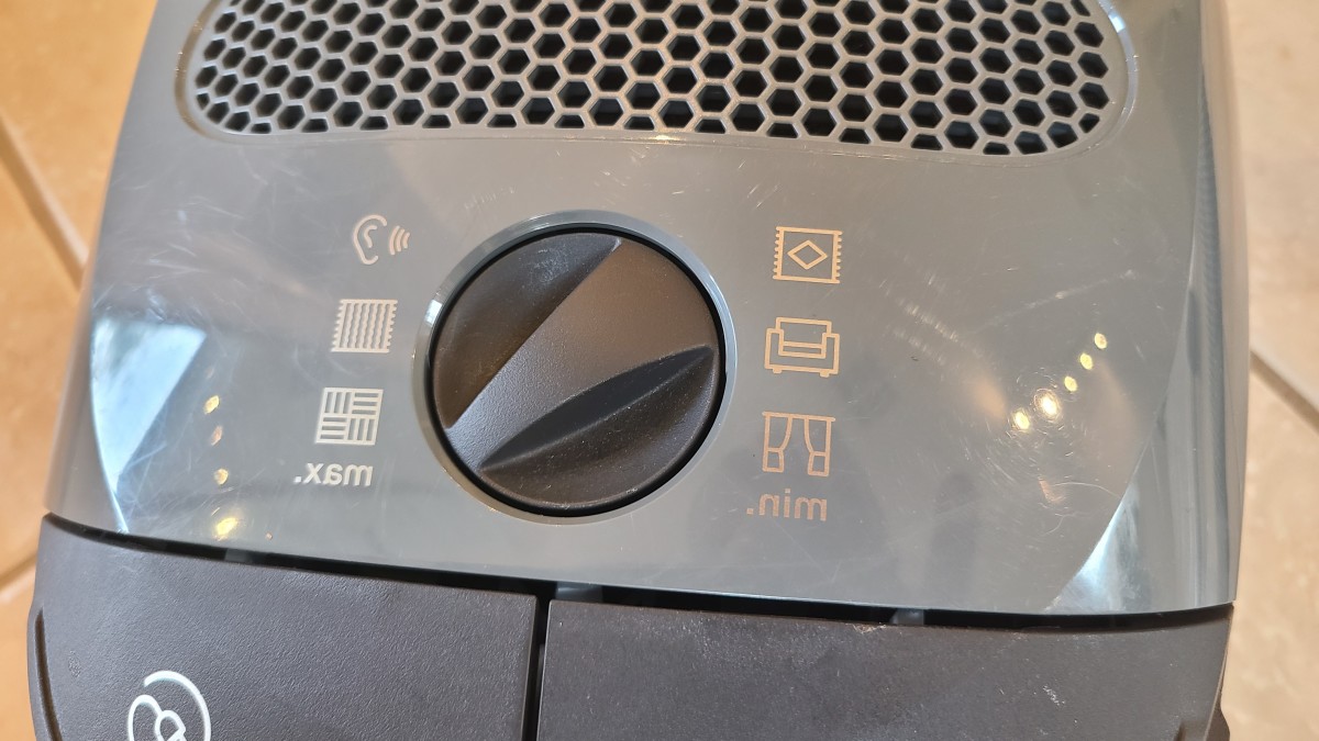 Review of the Miele Classic C1 Pure Suction Bagged Canister Vacuum