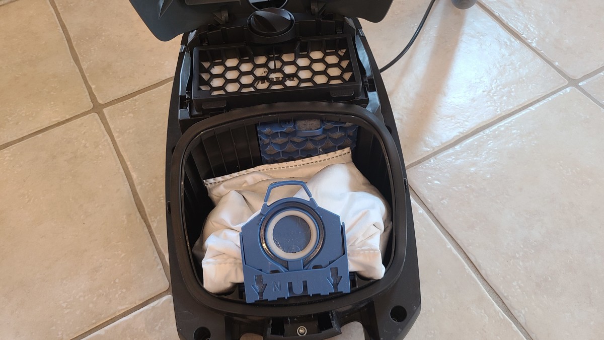 Review of the Miele Classic C1 Pure Suction Bagged Canister Vacuum