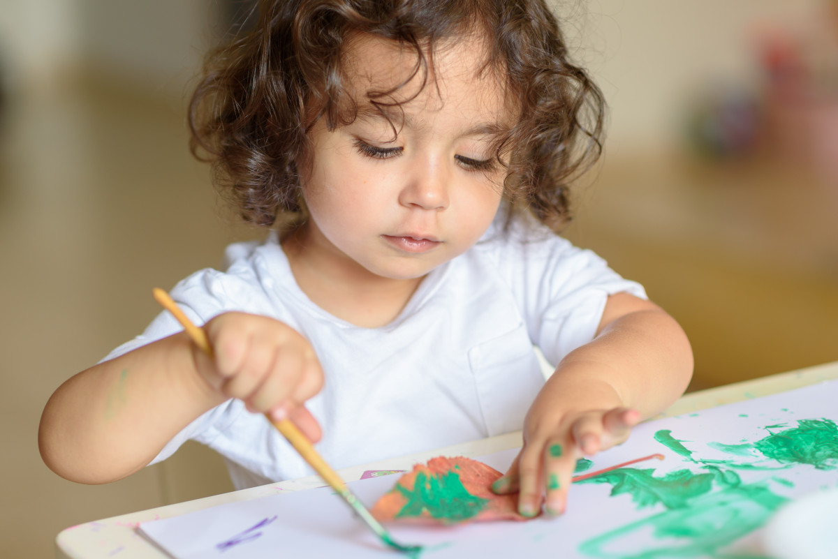 4-Year-Old Offers To Paint Mom An Epic Piece of Art for the Living Room and TBH It’s Better Than the Stuff At Home Goods