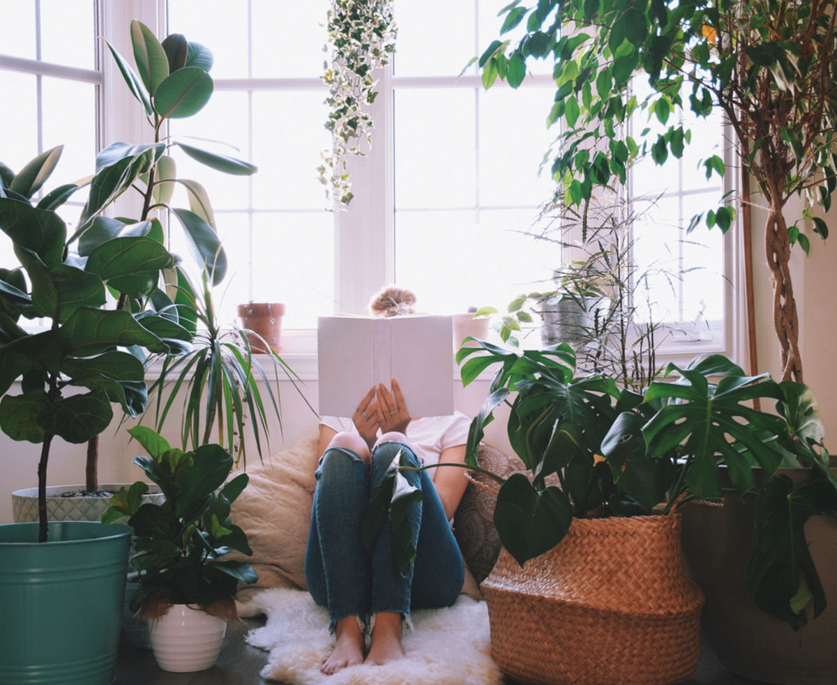 Woman Transforms Her Empty Nook Into a Gorgeous Seating Area ...