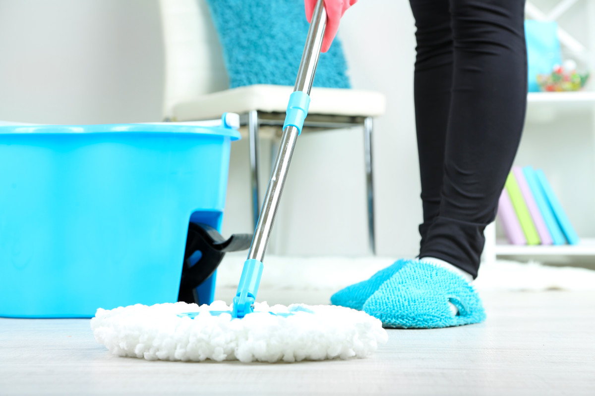 These Dusting Slippers Make Cleaning Look Actually…Fun? - Dengarden News