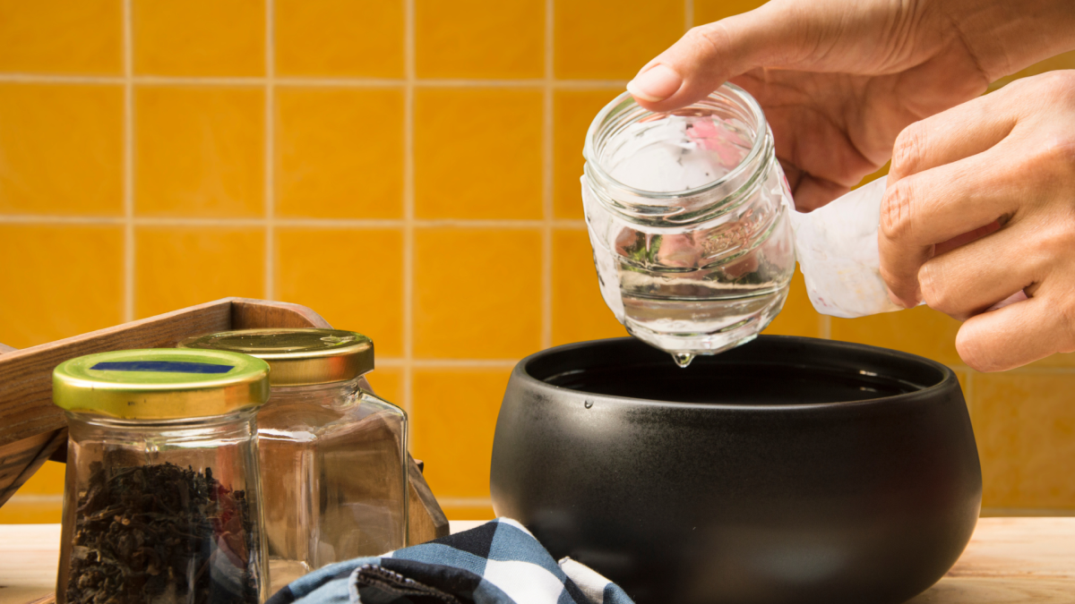 Get Labels Off Jars Easily With This DIY Mixture Dengarden News