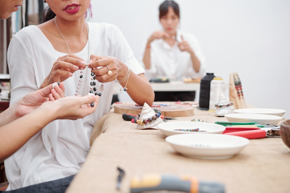 5 Stores That Offer Customers DIY Classes Dengarden