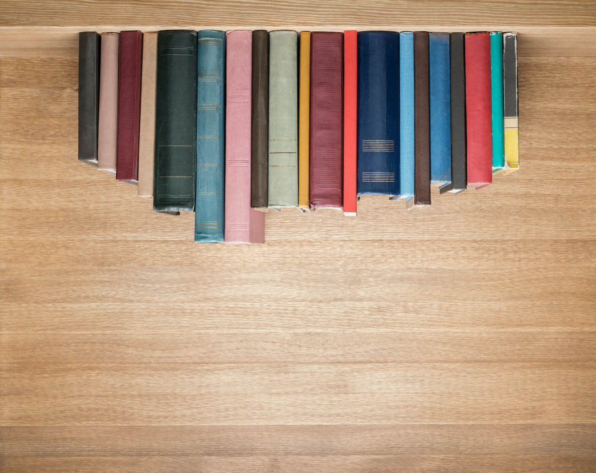 Here's How to Build the Viral Upside Down Bookshelf Dengarden