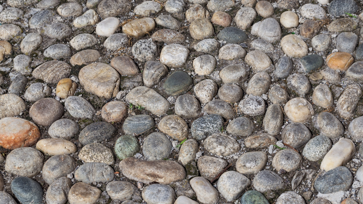 Make a Classic Cobblestone Path Using Only Concrete Dengarden