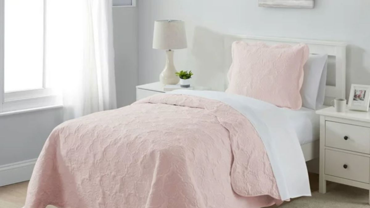 10 Inexpensive Quilts to Replace Your Heavy Wintertime Comforter