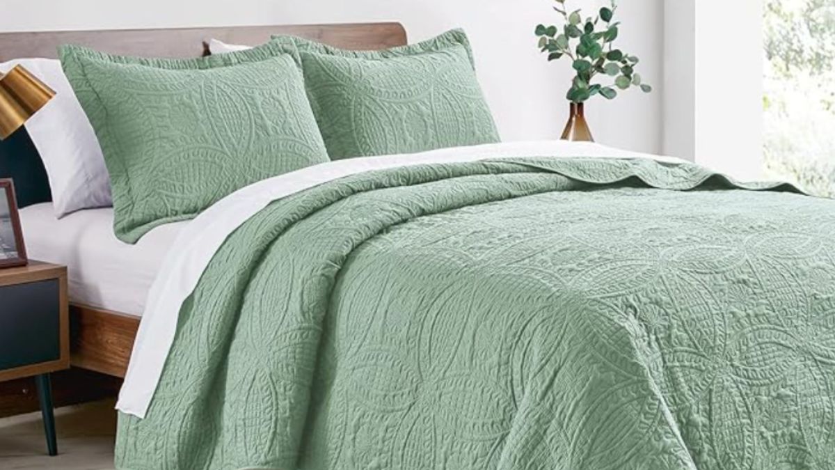 10 Inexpensive Quilts to Replace Your Heavy Wintertime Comforter