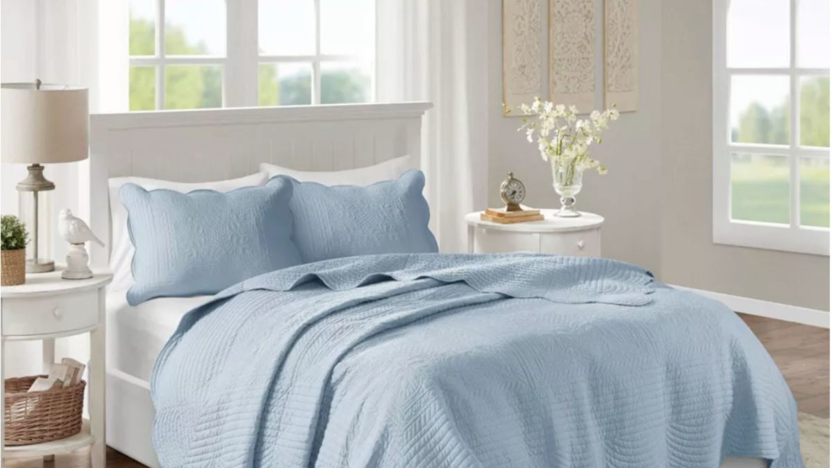 10 Inexpensive Quilts to Replace Your Heavy Wintertime Comforter