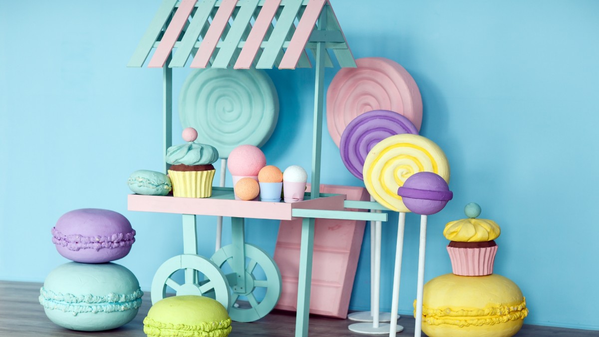 Woman's 'candyland-themed' Kitchen Comes Complete With Colored Board 