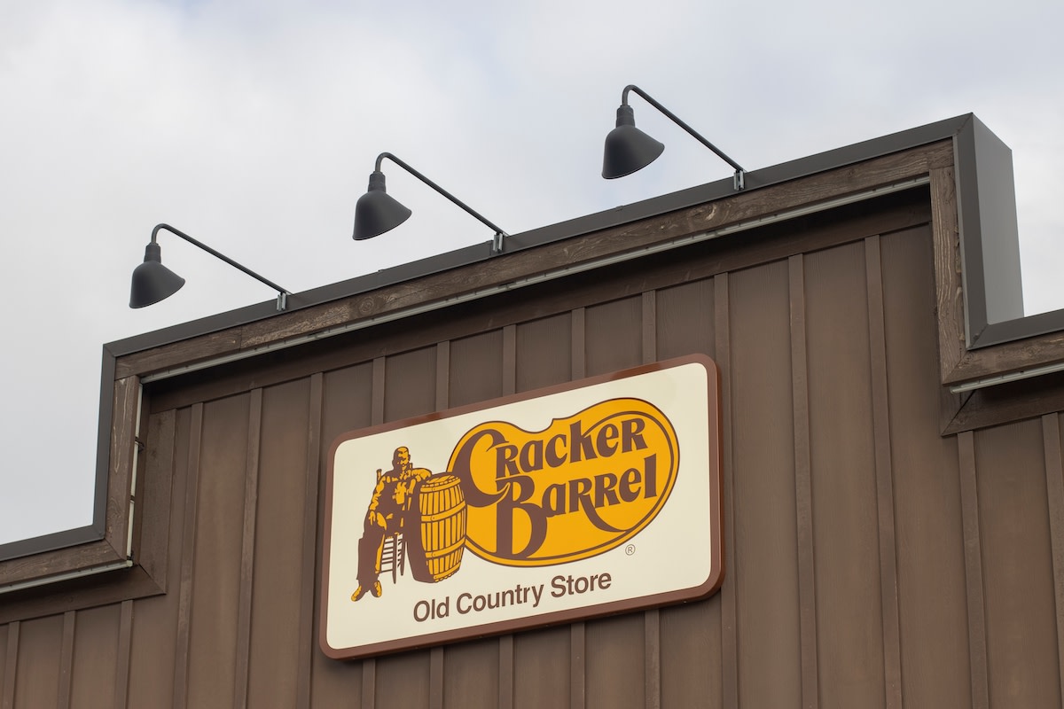 People Are Running to Cracker Barrel for Downright Adorable Kitchen ...