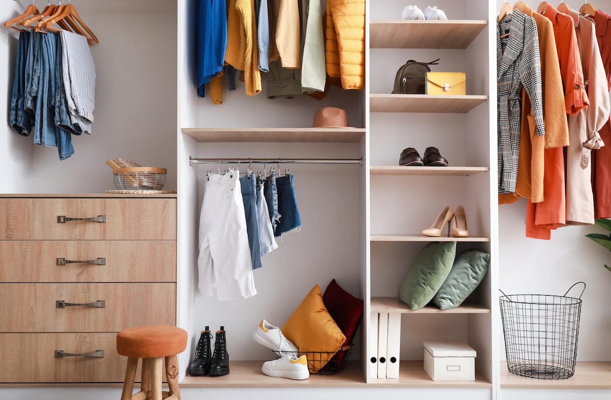 Woman Builds Dream Closet Out of Basic Walmart Bookshelves - Dengarden