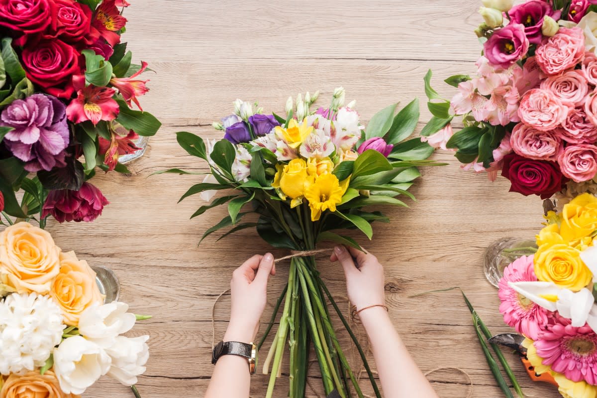 Hot Florist Gives Tips for How to Make a $20 Bouquet Look Like a $50 ...