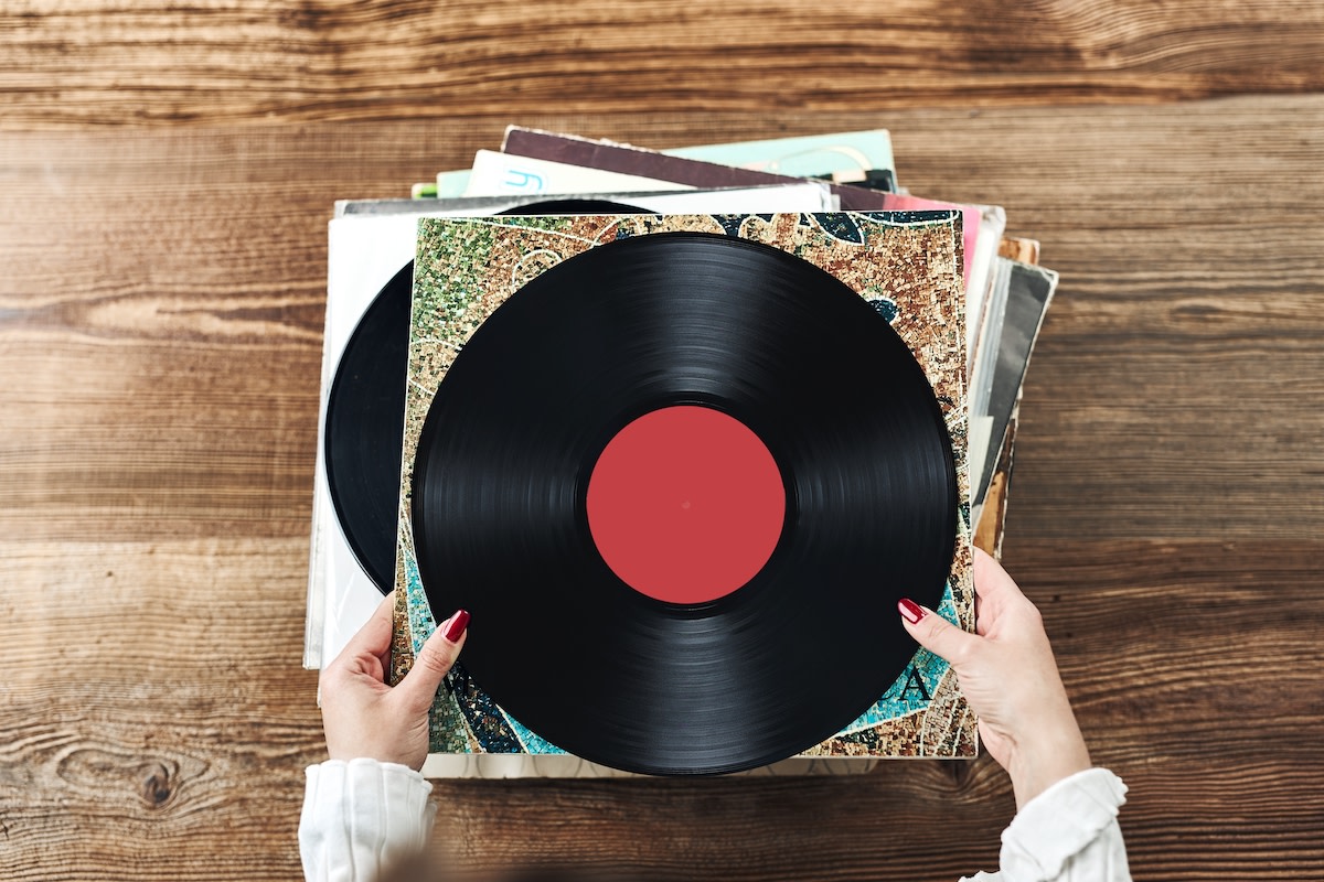 Woman Discovers Genius Way to Store Vinyls Using IKEA Products - Dengarden