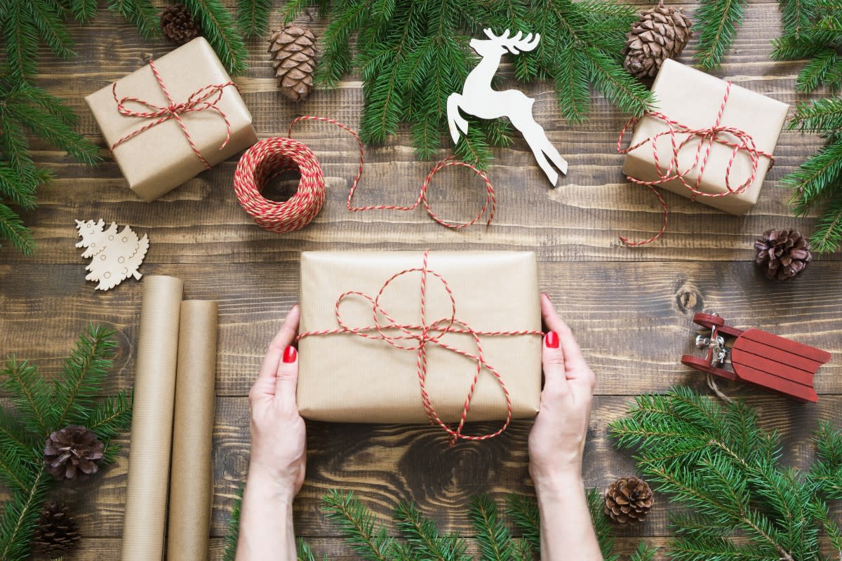 Here’s How to Wrap a Gift Like a Pro - Dengarden News