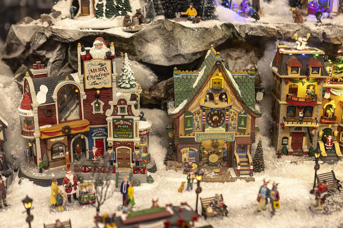 9-creative-christmas-village-ideas-for-a-cozy-holiday-decor-vibe