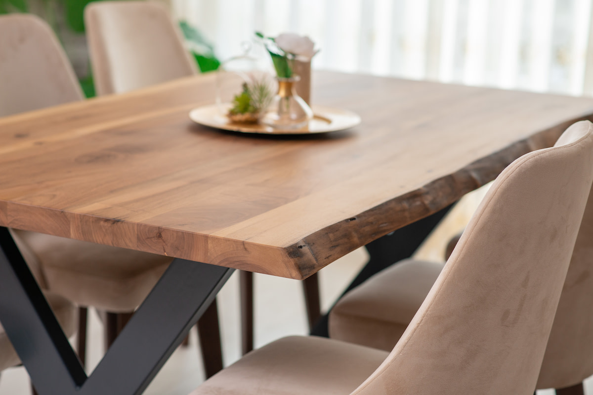 DIY Dining Table is So Much Cheaper to Make Than Buying One Brand New