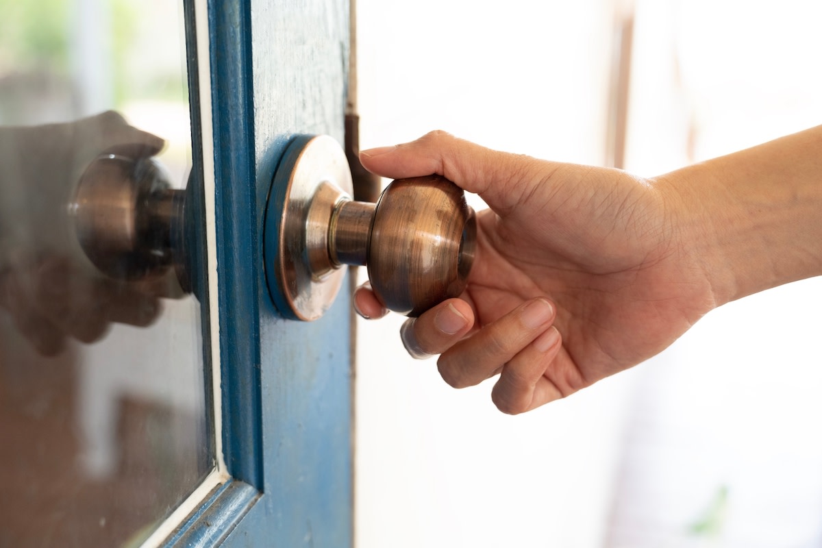 Learn How To Tighten the Front Door With Handyman’s Easy Trick Dengarden