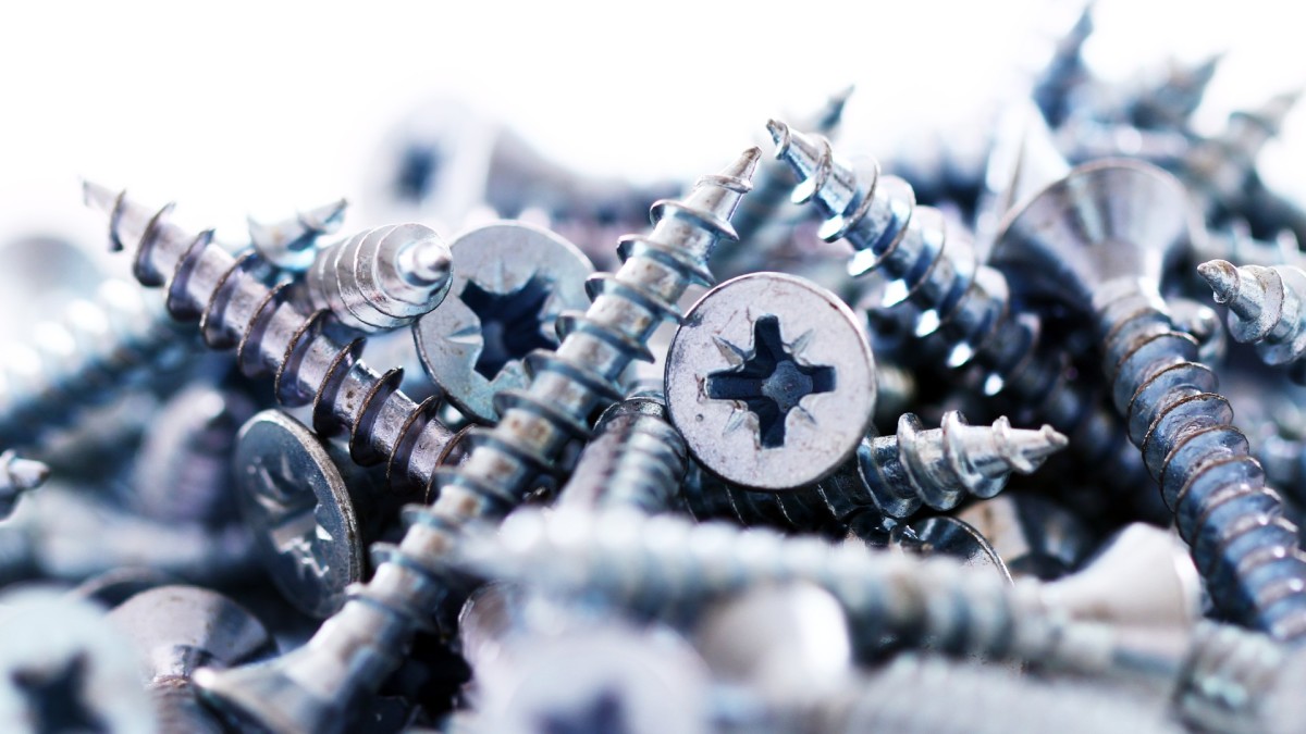 Worker Shares Her Tips On How to Pick The Right Size Screw