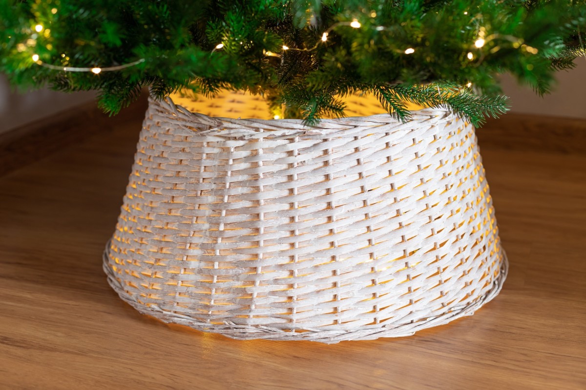Woman Turns Wicker Christmas Tree Collar Into a Giant Decorative Basket
