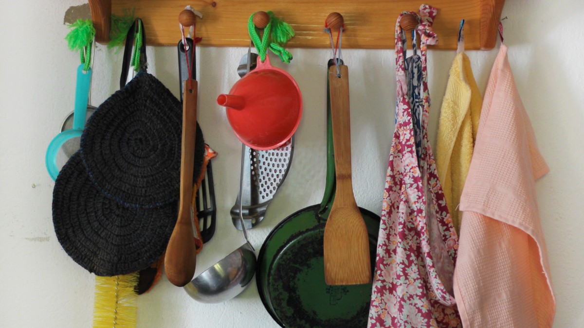 IKEA Paper Towel Holder Turns Into Perfect Storage Shelf With a Little