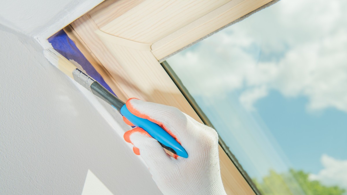 Professional Painters Shares Secret for Cutting Into Trim and Corners ...