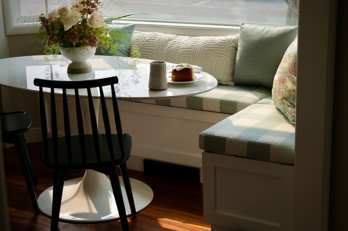 Woman Builds Entire DIY Breakfast Nook Using Only IKEA Products - Dengarden