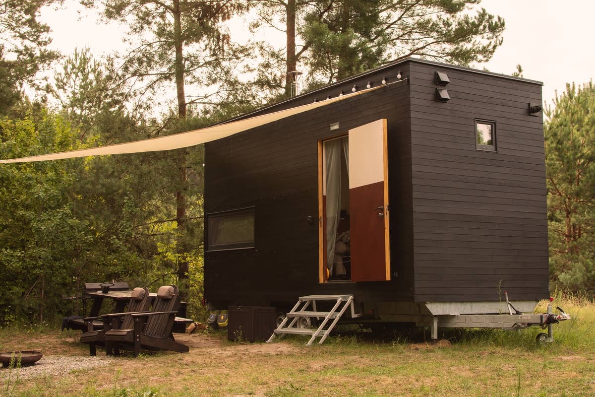 This Off-Grid Tiny Home That Fits A Family Of Four Is Just Gorgeous ...