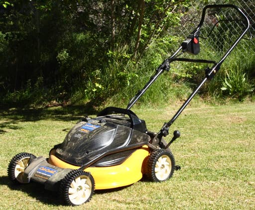 Can Mower Bag Cause Clogging: Essential Tips to Prevent It