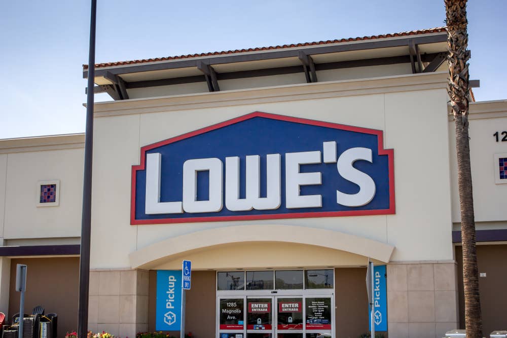 Is Lowes Open On Thanksgiving 2025 Experts Reveal What Customers Can Expect This Year