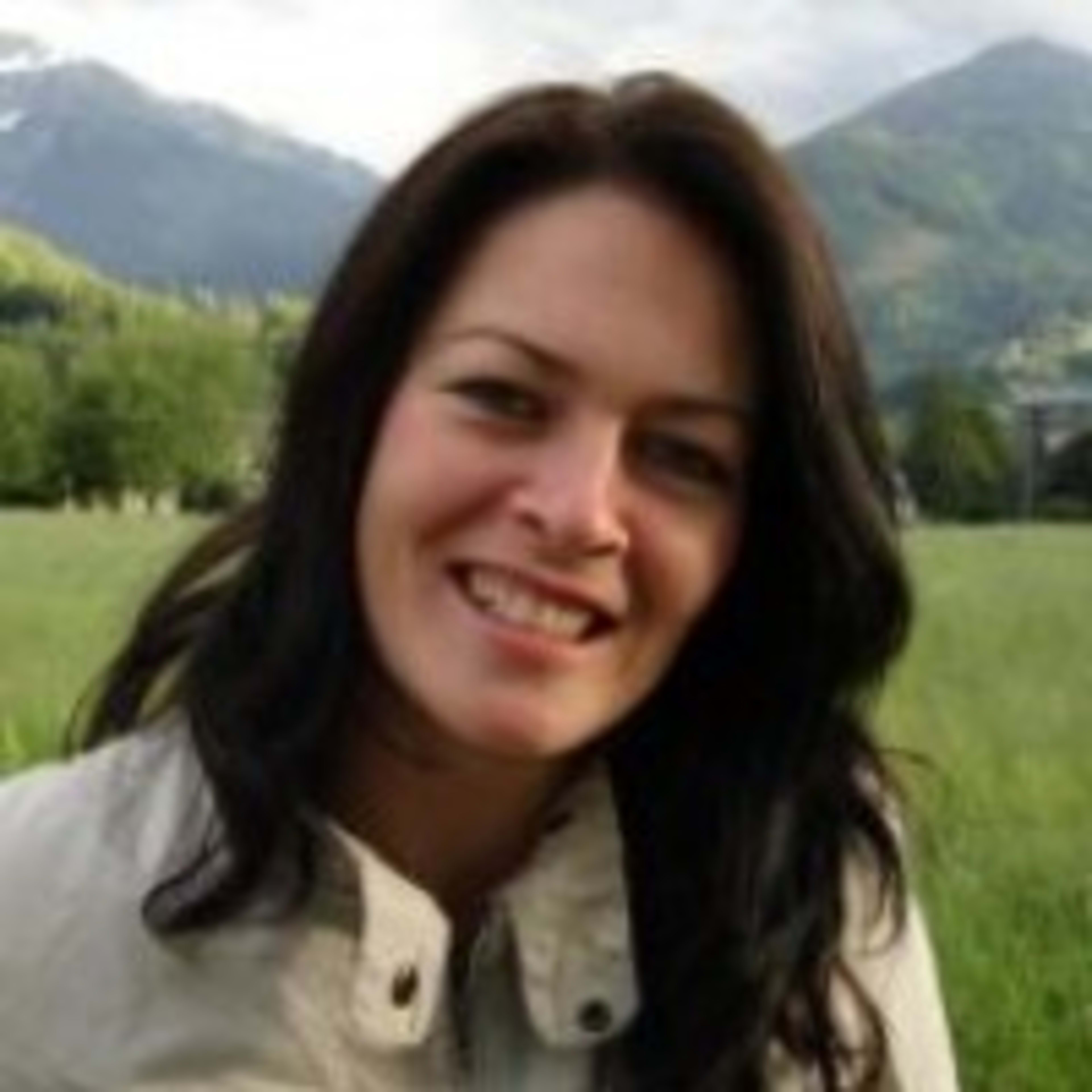 How Big Should a Mirror Above a Vanity Be? - Dengarden