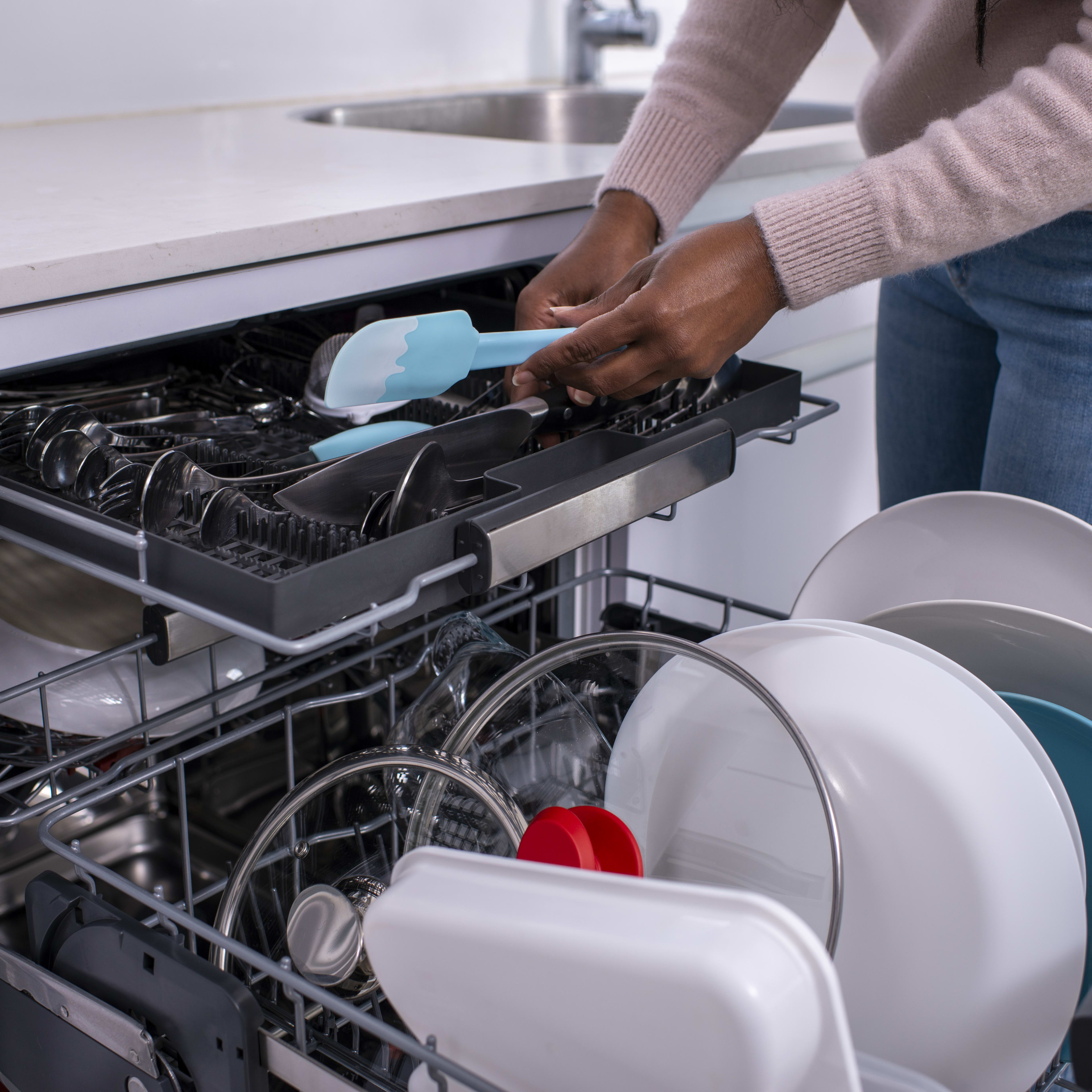 The Real Reason Your Pyrex Might Shatter - Dengarden