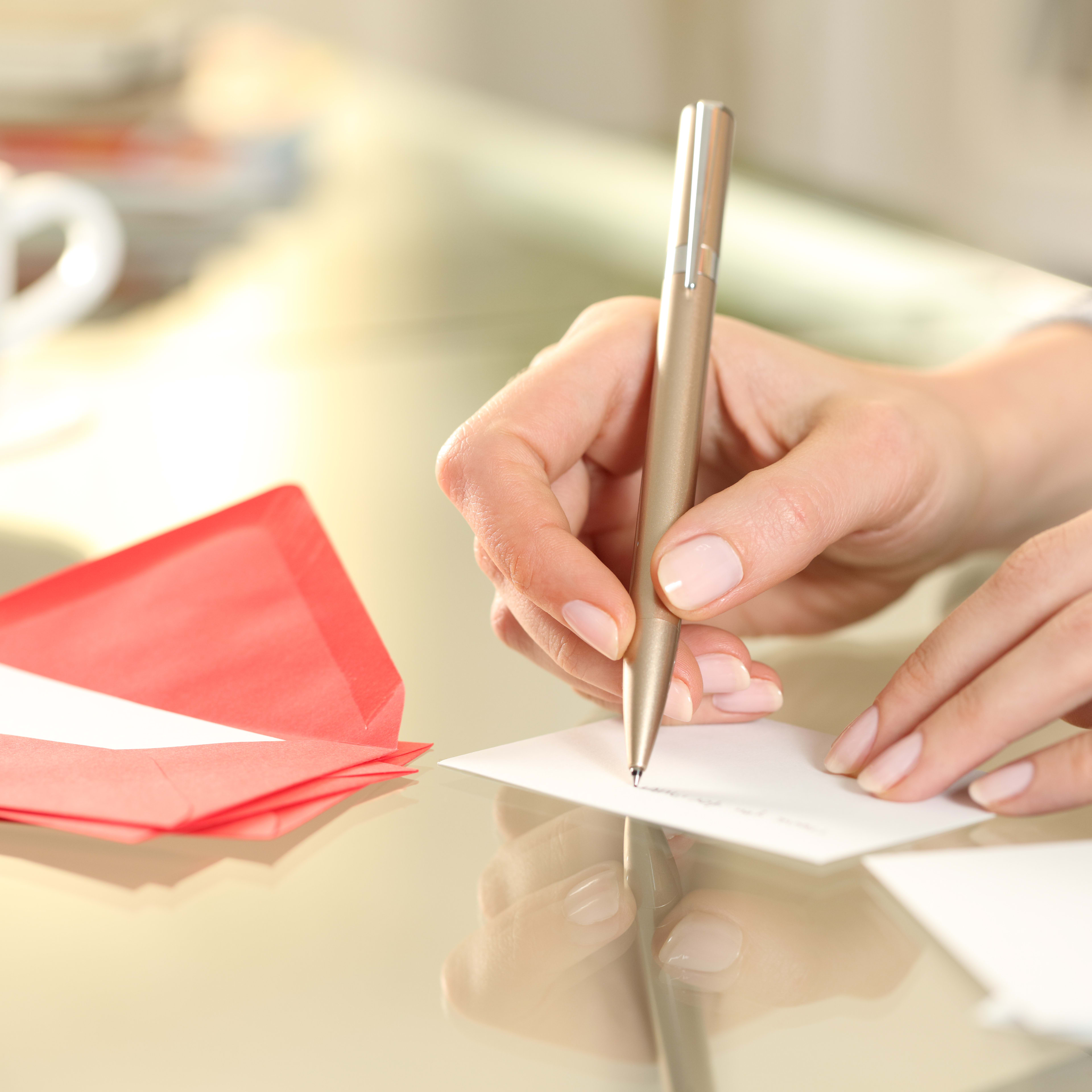 Aldi's New Valentine's Day Flowers Are Festive and Affordable - Dengarden