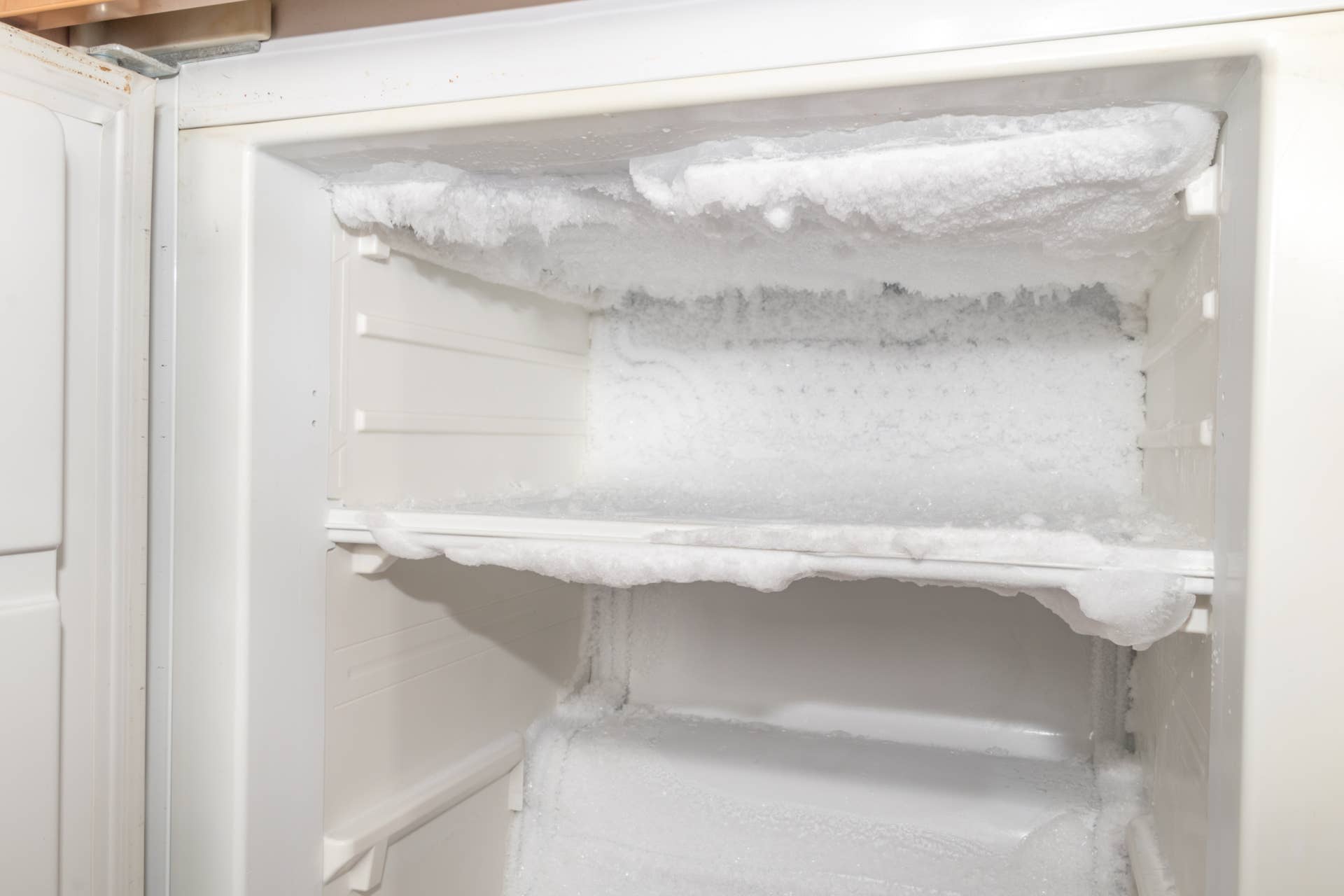 How Long Does It Take to Defrost a Freezer: Quick & Easy Guide