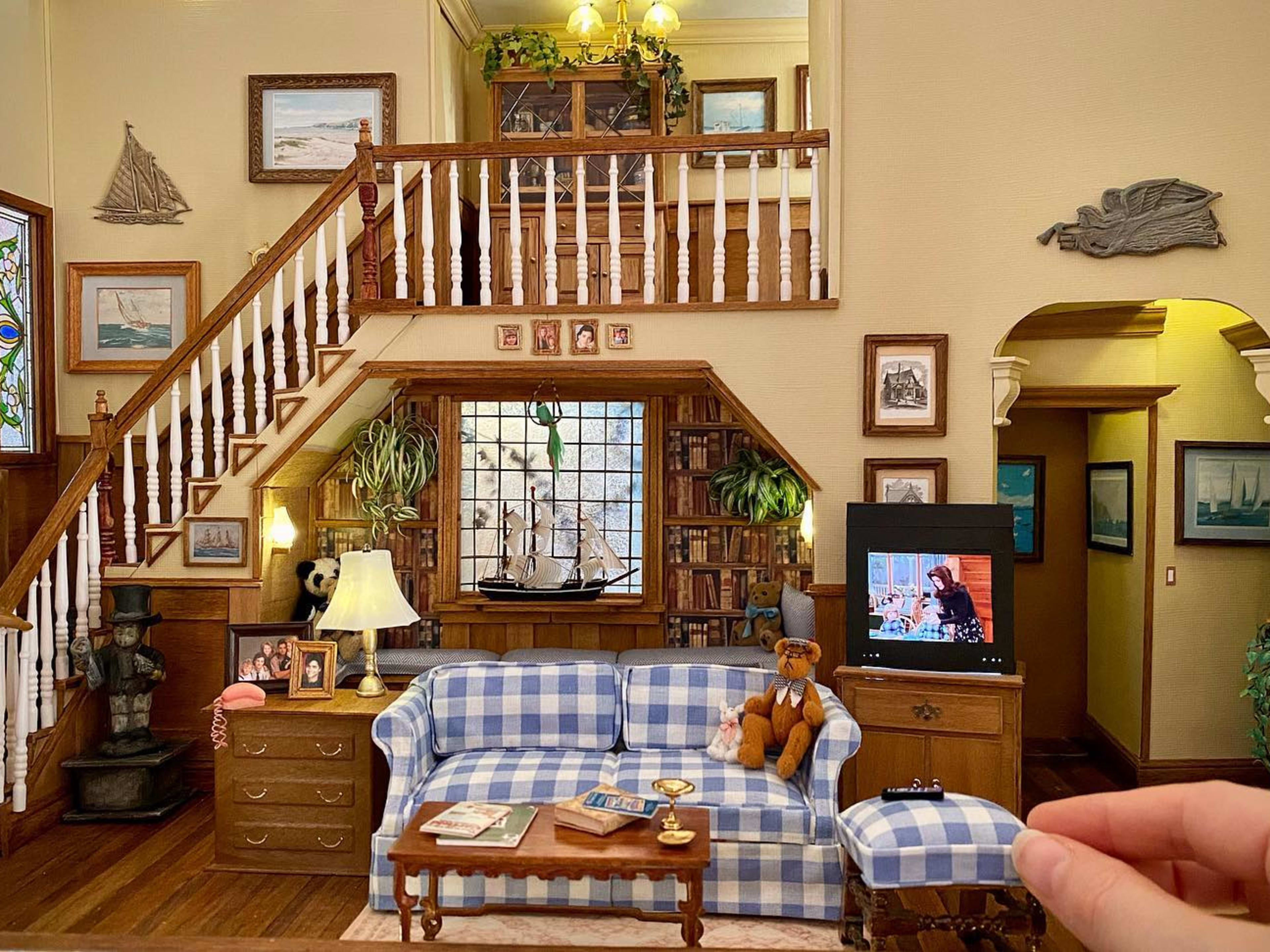 Artist Recreates Famous TV Show Sets As Miniature Displays and Even Celebrities Are Obsessed