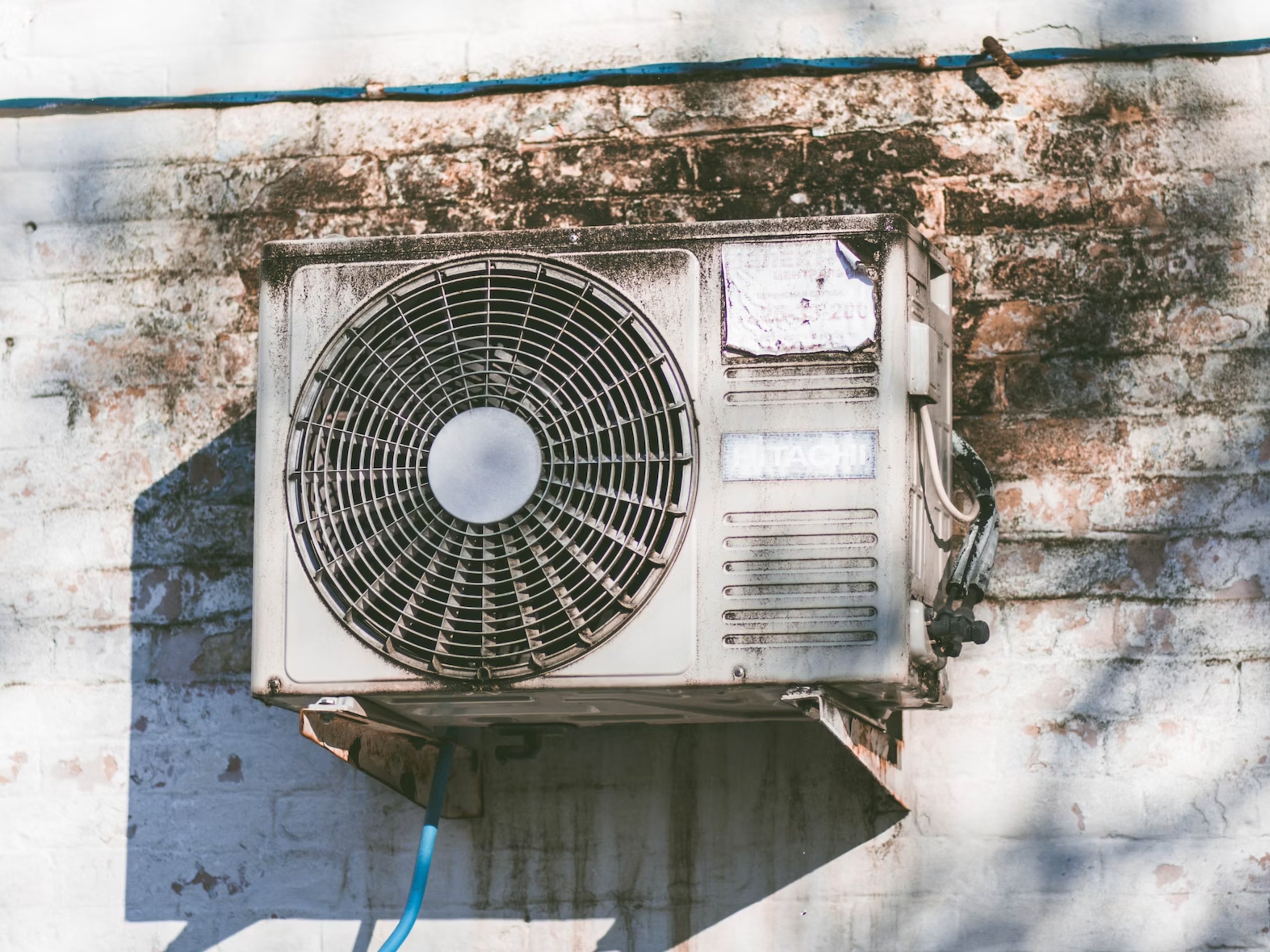 How to Remove a Mildew Smell From a Window Air Conditioner