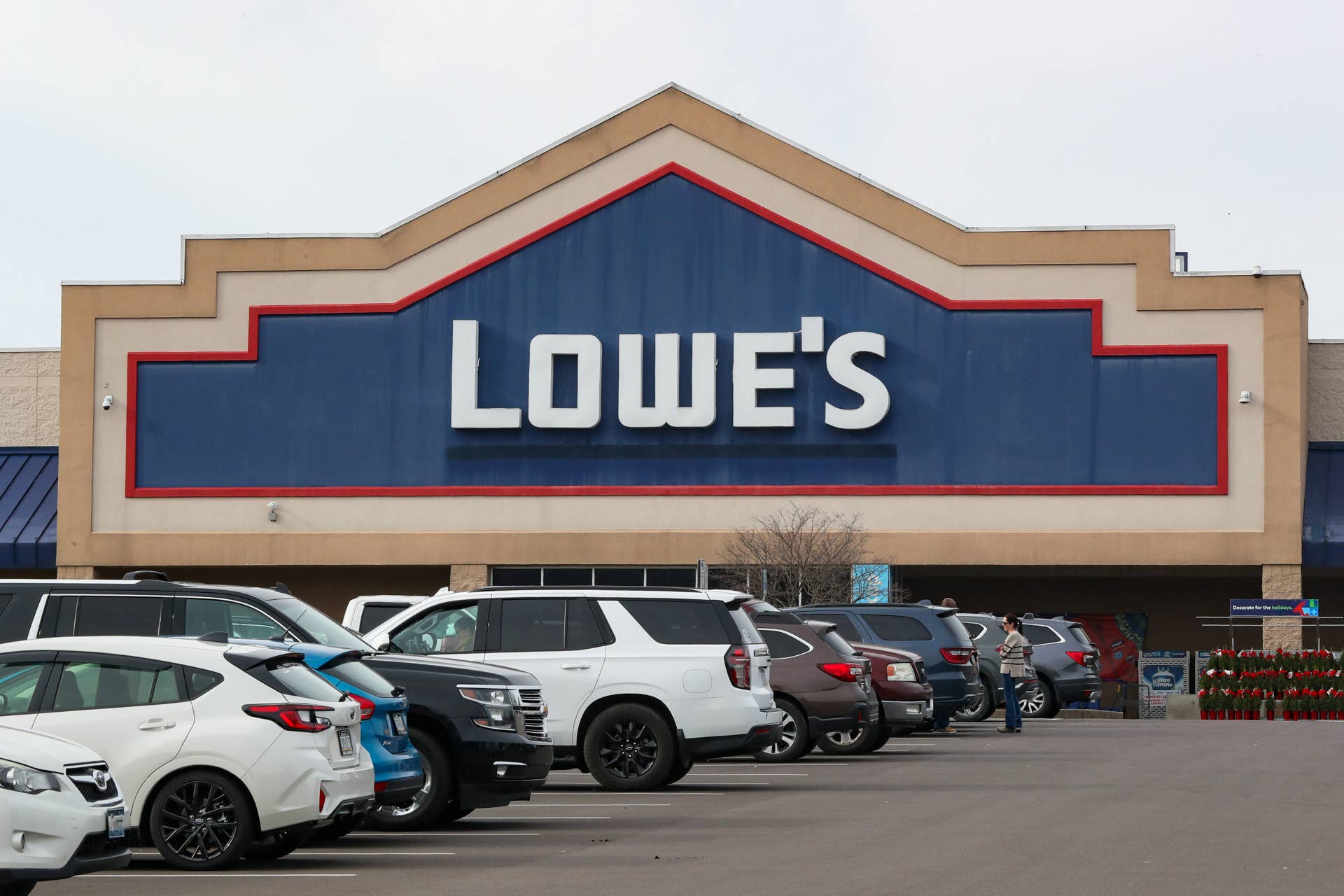 Is Lowe's Open on Easter? 2025 Holiday Hours