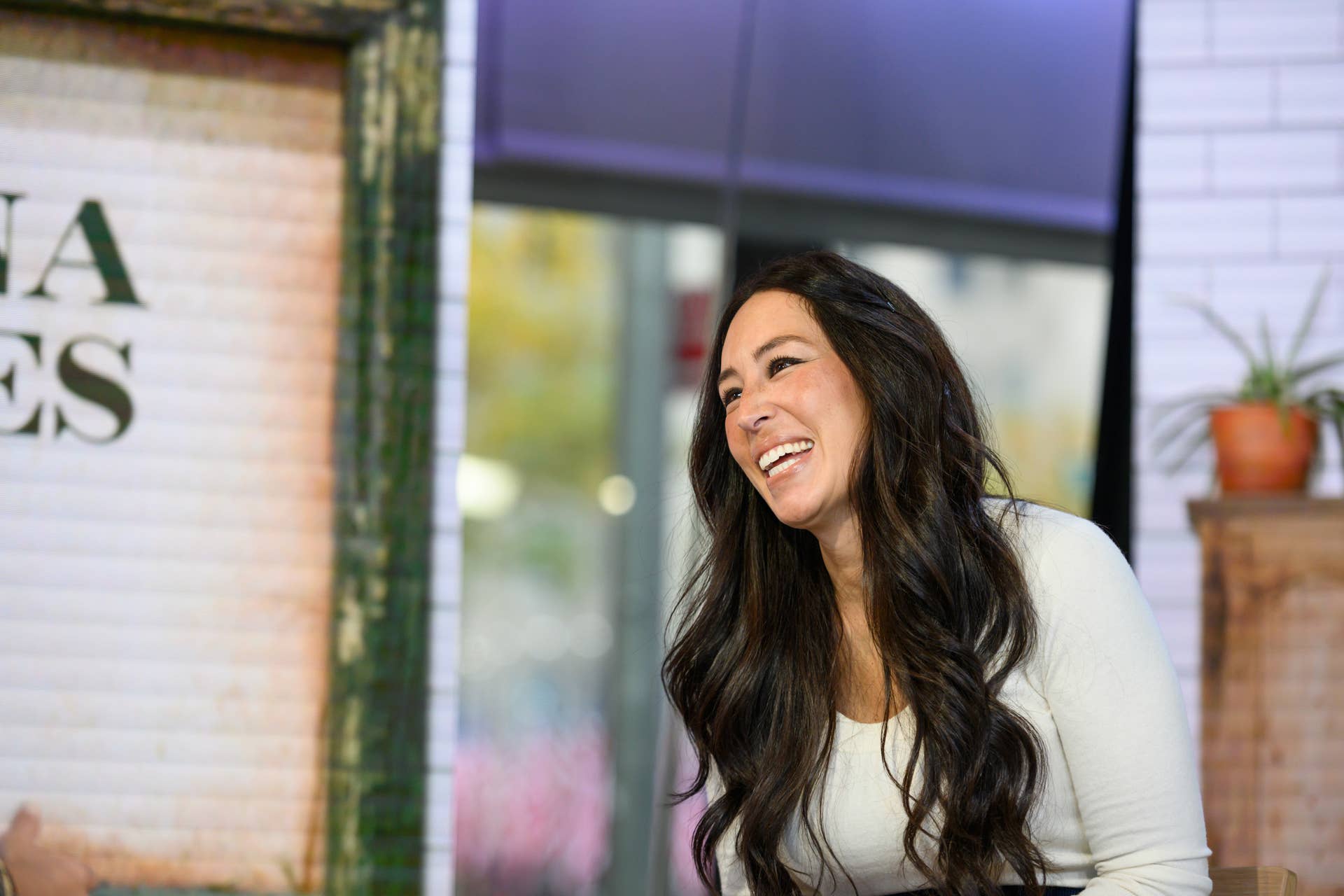Joanna Gaines Just Announced a New Home Makeover Show Dengarden