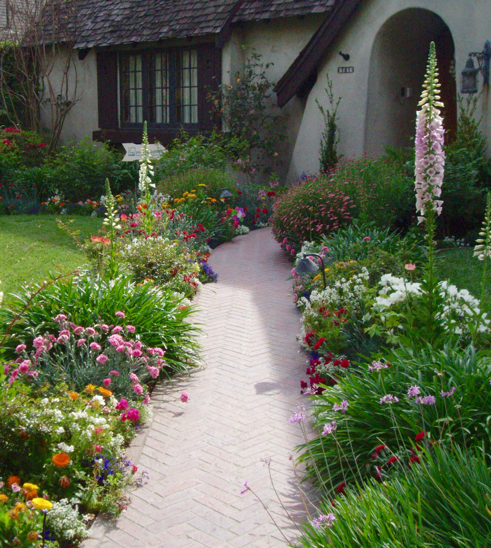 Landscape Design Ideas, Styles, and Themes - Dengarden, image size:1920x2144
