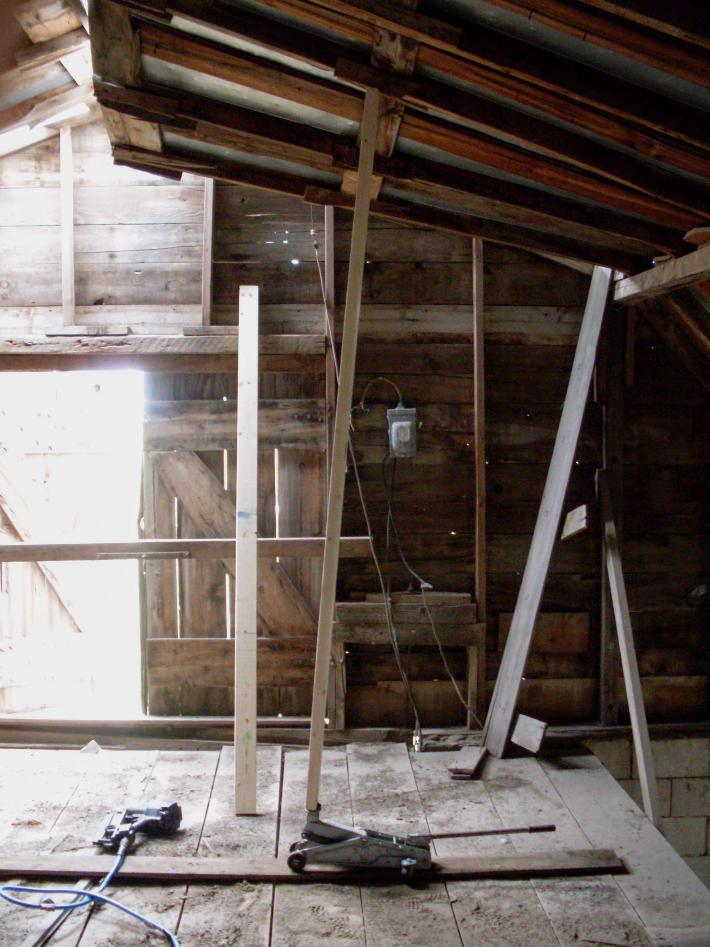How to Fix a Sagging Barn Roof: Illustrated Guide - Dengarden