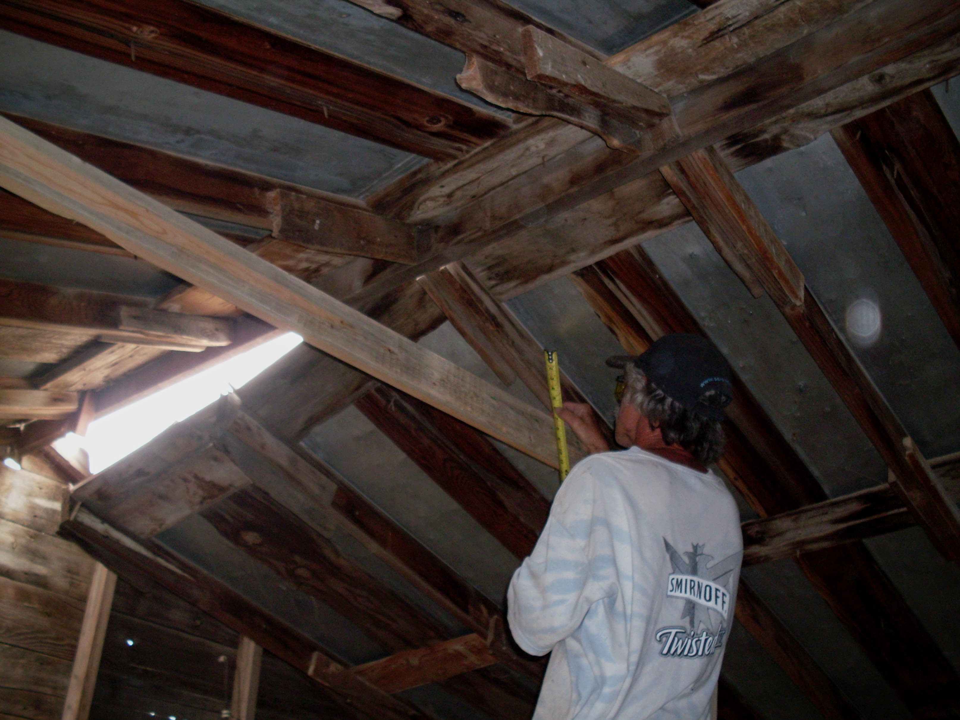 How to Fix a Sagging Barn Roof: Illustrated Guide - Dengarden